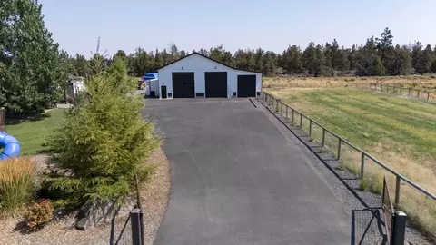 Exterior - 21390 View Ln, Bend, OR 97701 photo 10 of 14