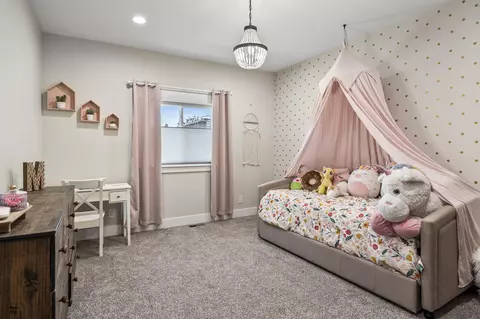 Bedroom - 21390 View Ln, Bend, OR 97701 photo 1 of 3