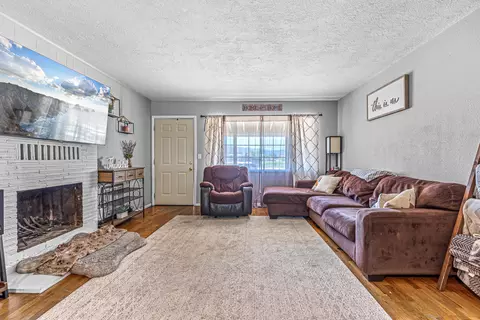 720 N 3rd St, Central Point, OR 97502 photo 5