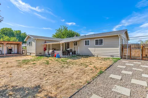 720 N 3rd St, Central Point, OR 97502 photo 28