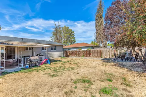 720 N 3rd St, Central Point, OR 97502 photo 27