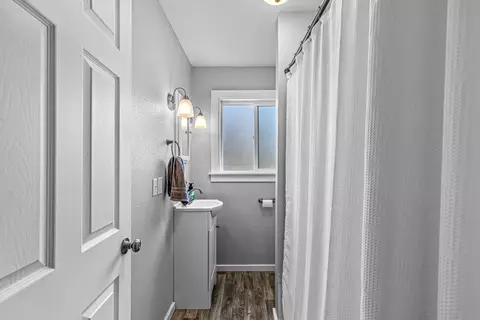 720 N 3rd St, Central Point, OR 97502 photo 12