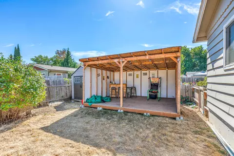 720 N 3rd St, Central Point, OR 97502 photo 26