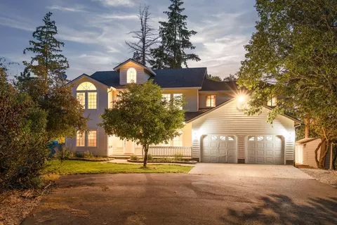 780 S Espey Rd, Grants Pass, OR 97527