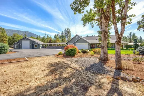 385 Kaneeta Ln, Grants Pass, OR 97526