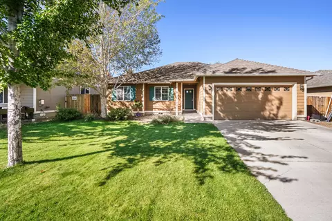 2695 NE 9th St, Redmond, OR 97756