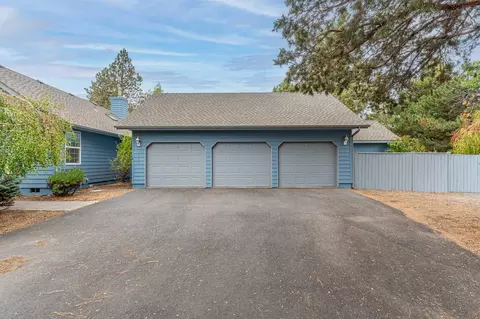 21050 SE Perrigan Dr, Bend, OR 97702 photo 29