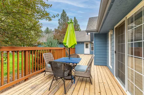 21050 SE Perrigan Dr, Bend, OR 97702 photo 38