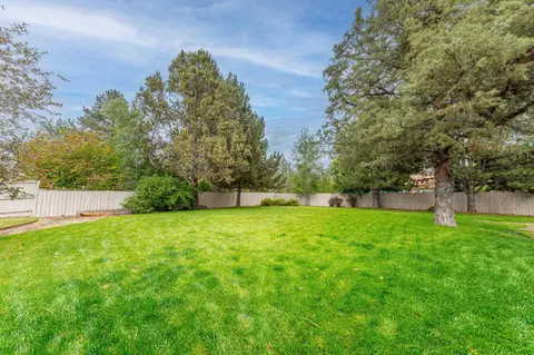 21050 SE Perrigan Dr, Bend, OR 97702 photo 35