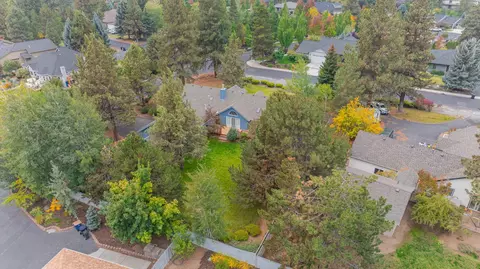 21050 SE Perrigan Dr, Bend, OR 97702 photo 41