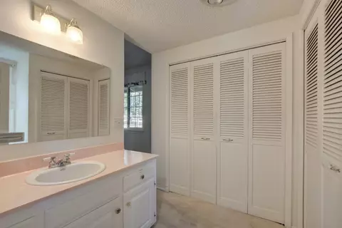 640 Eric Loop, Grants Pass, OR 97526 photo 9