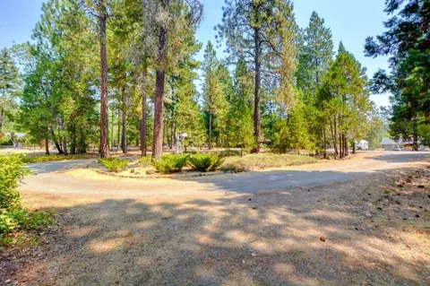 640 Eric Loop, Grants Pass, OR 97526 photo 2