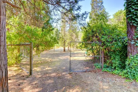 640 Eric Loop, Grants Pass, OR 97526 photo 16