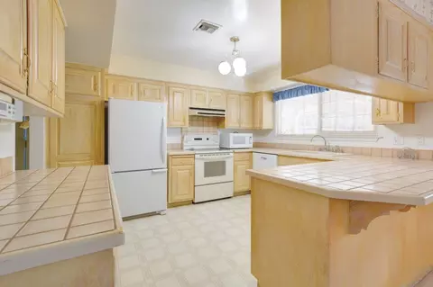 640 Eric Loop, Grants Pass, OR 97526 photo 5
