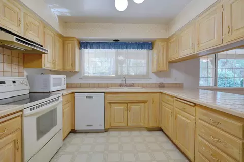 640 Eric Loop, Grants Pass, OR 97526 photo 6