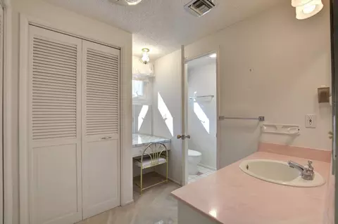640 Eric Loop, Grants Pass, OR 97526 photo 8