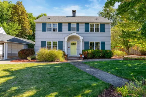 1241 NW Lawnridge Ave, Grants Pass, OR 97526