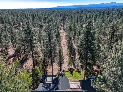 View/Area - 397 E Tyee Dr, Sisters, OR 97759 photo 2 of 2