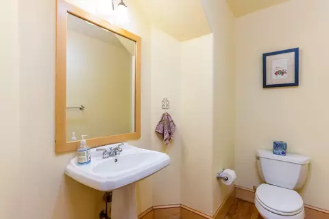 Bath - 397 E Tyee Dr, Sisters, OR 97759 photo 1 of 5