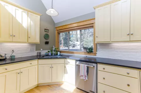 Kitchen - 397 E Tyee Dr, Sisters, OR 97759 photo 2 of 5