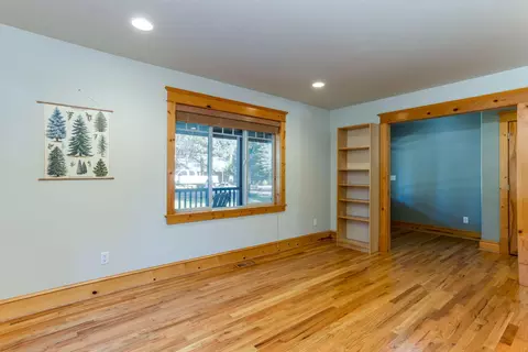 Living - 397 E Tyee Dr, Sisters, OR 97759 photo 4 of 4