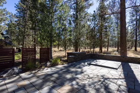 Exterior - 397 E Tyee Dr, Sisters, OR 97759 photo 10 of 14