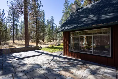 Exterior - 397 E Tyee Dr, Sisters, OR 97759 photo 9 of 14