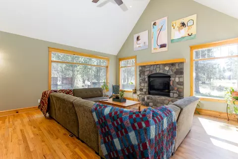 Living - 397 E Tyee Dr, Sisters, OR 97759 photo 2 of 4