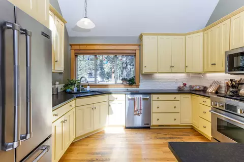 Kitchen - 397 E Tyee Dr, Sisters, OR 97759 photo 1 of 5