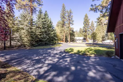 Exterior - 397 E Tyee Dr, Sisters, OR 97759 photo 5 of 14