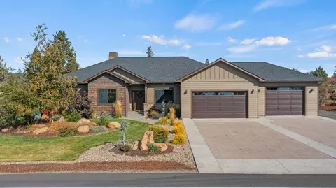 11845 Crossbill Dr, Klamath Falls, OR 97601