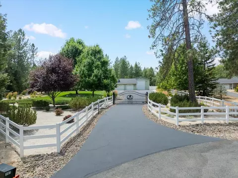 187 Admiral Cir, Merlin, OR 97532