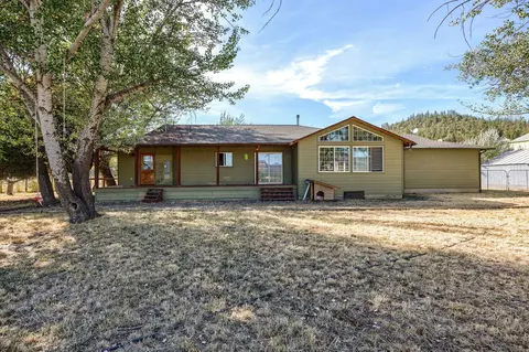 220 Greenleaf Dr, Eagle Point, OR 97524 photo 3