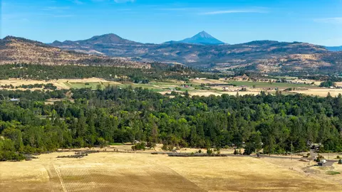 220 Greenleaf Dr, Eagle Point, OR 97524 photo 33