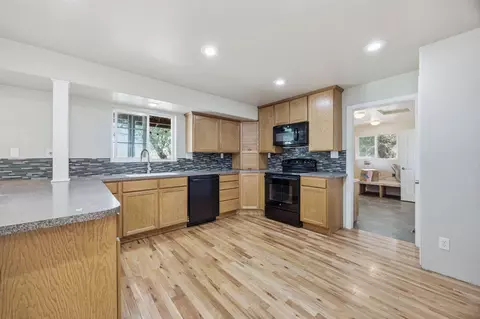 220 Greenleaf Dr, Eagle Point, OR 97524 photo 12