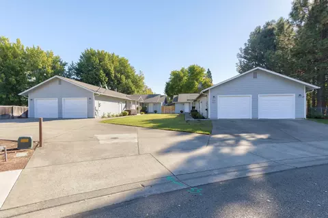 2921 Galaxy Way, Grants Pass, OR 97527