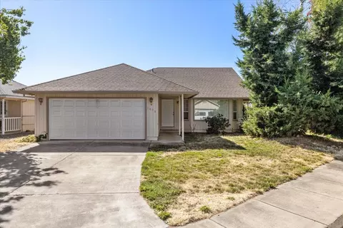 1075 Peachwood Ct, Medford, OR 97501