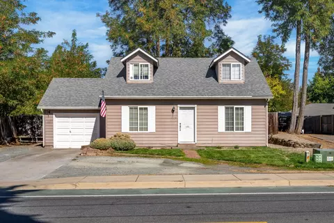 230 W Park St, Grants Pass, OR 97527