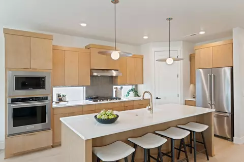 60951 SE Apollo Pl, Bend, OR 97702 photo 3