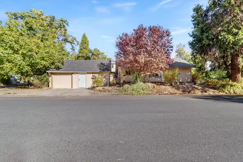 320 SW Bridge St, Grants Pass, OR 97526