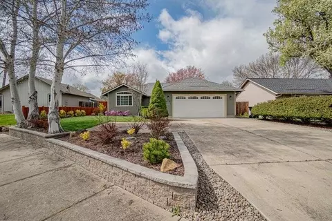 1574 S Oakdale Ave, Medford, OR 97501