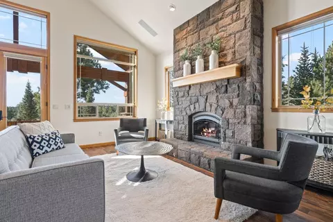 180 NW Phils Loop, Bend, OR 97703 photo 4