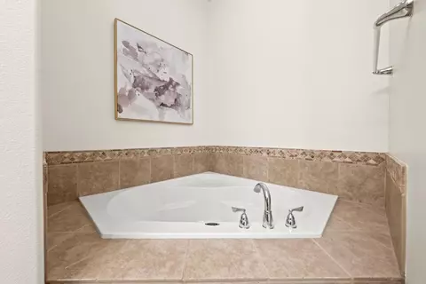 180 NW Phils Loop, Bend, OR 97703 photo 17