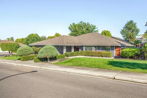 2457 Pinebrook Cir, Medford, OR 97504