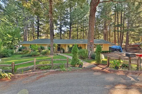 145 Jonathan Ct, Cave Junction, OR 97523