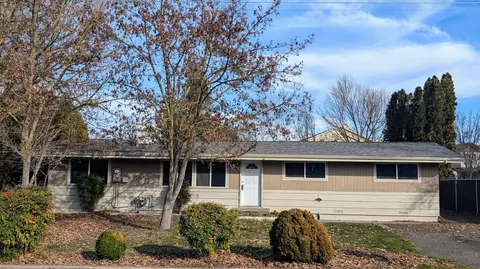 155 Glenn Way, Central Point, OR 97502