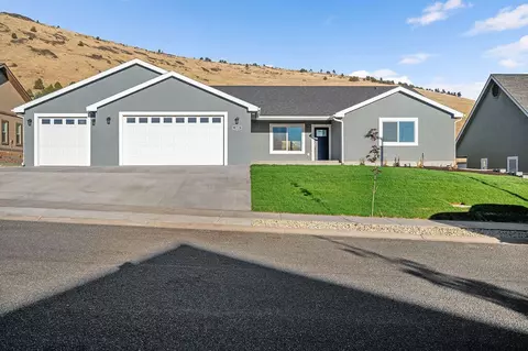 225 Skyridge Dr, Klamath Falls, OR 97603