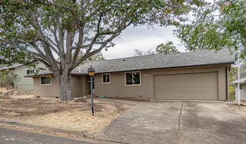 743 Oak Knoll Dr, Ashland, OR 97520