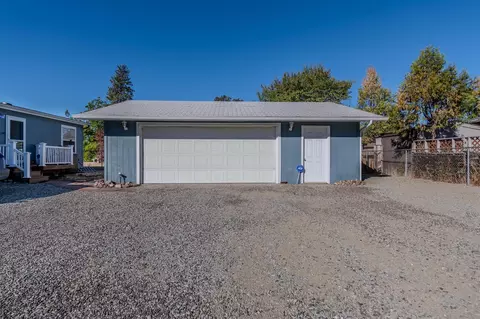 187 E Gregory Rd, Central Point, OR 97502 photo 4