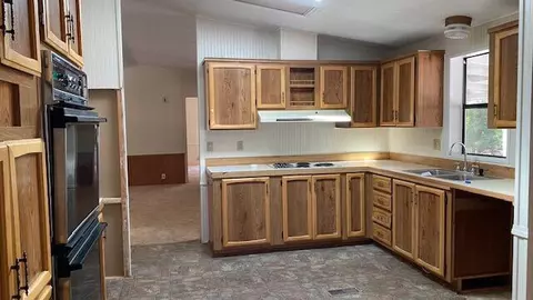 1740 Summit Loop, Grants Pass, OR 97527 photo 5